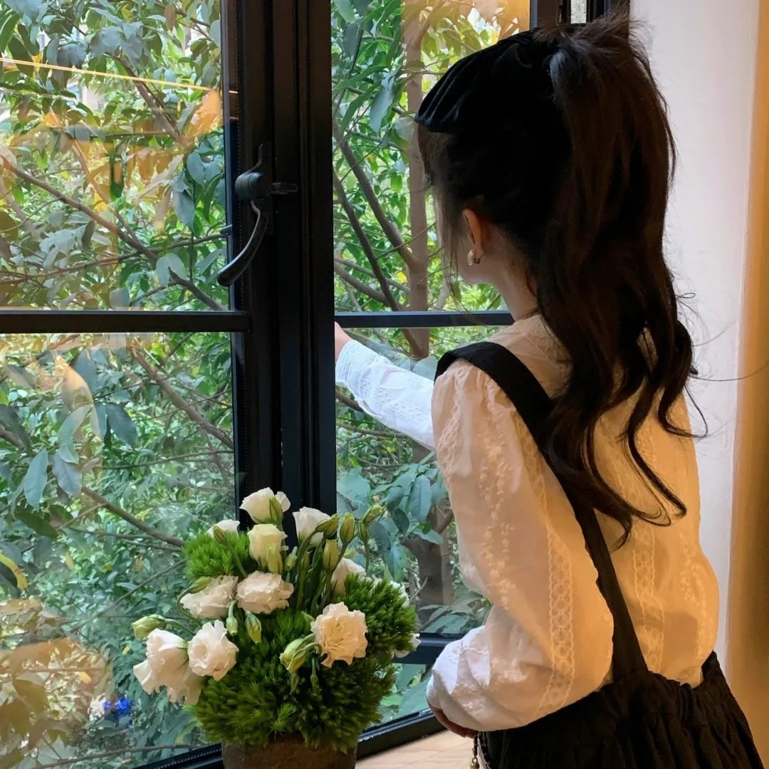 明艳美人家属院带娃,硬汉兵哥霸道宠